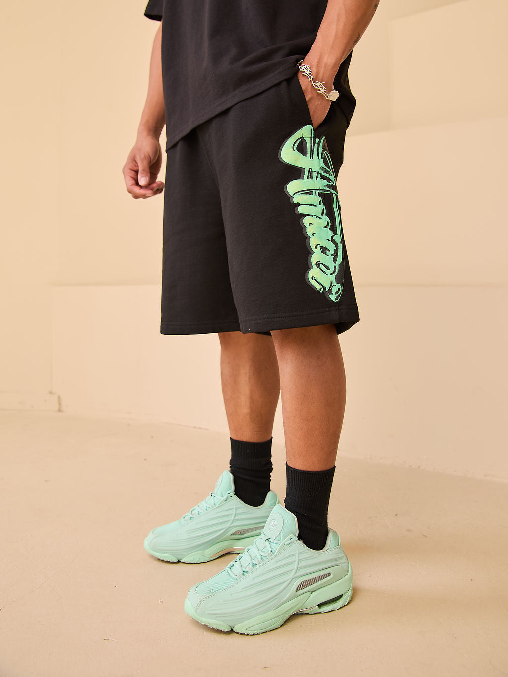 Verdent Graphic Short Black